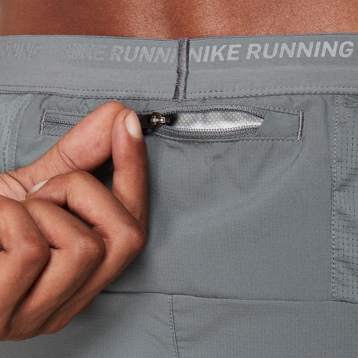 Nike Dri-FIT Stride 7in Pantaloncini Smoke Grey/Black/Reflective Silver