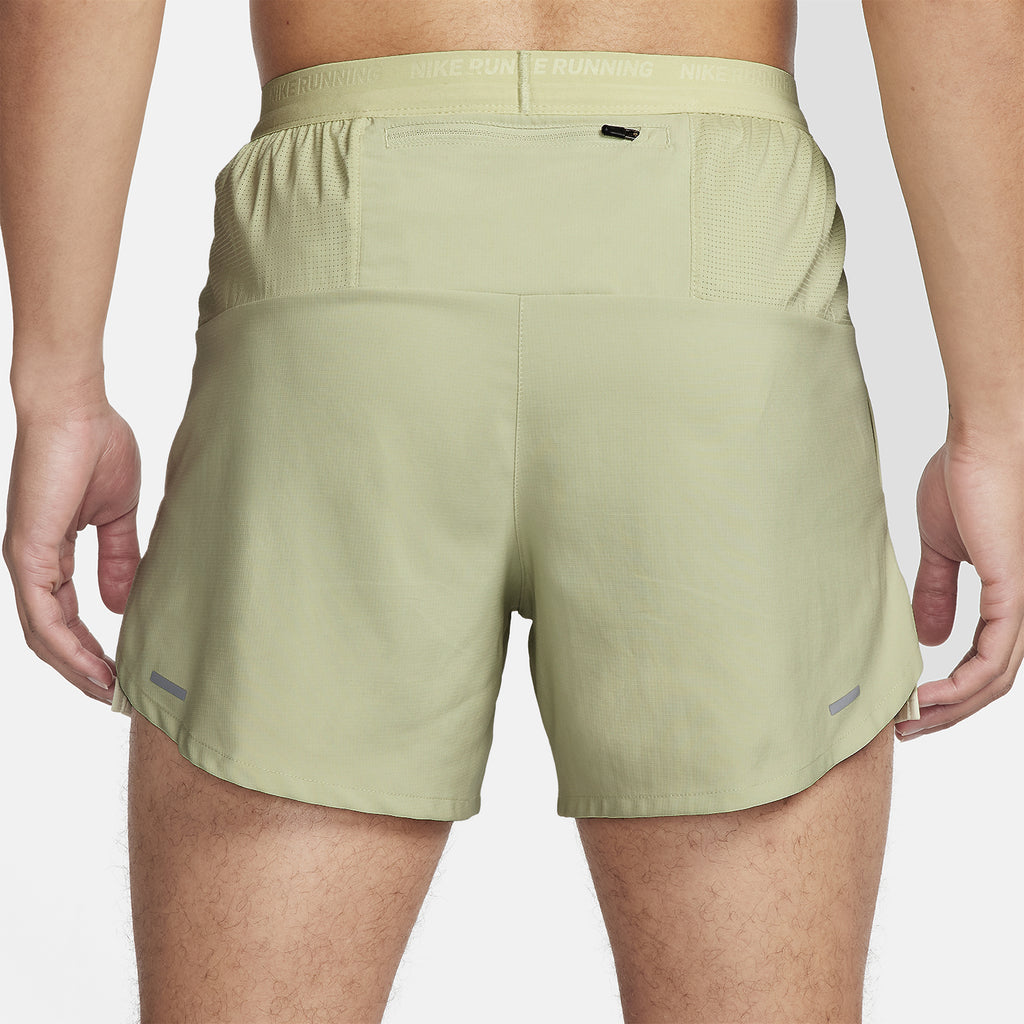 Nike Dri-FIT Stride 5in Pantaloncini Olive Aura/Dark Stucco/Reflective Silver